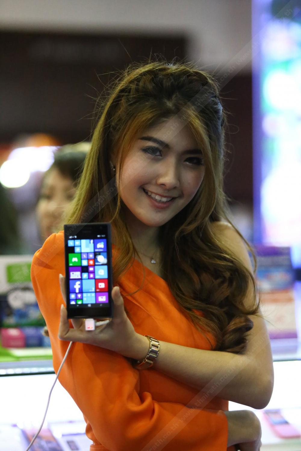 สมาร์ทโฟนเลือดวินโดวส์
