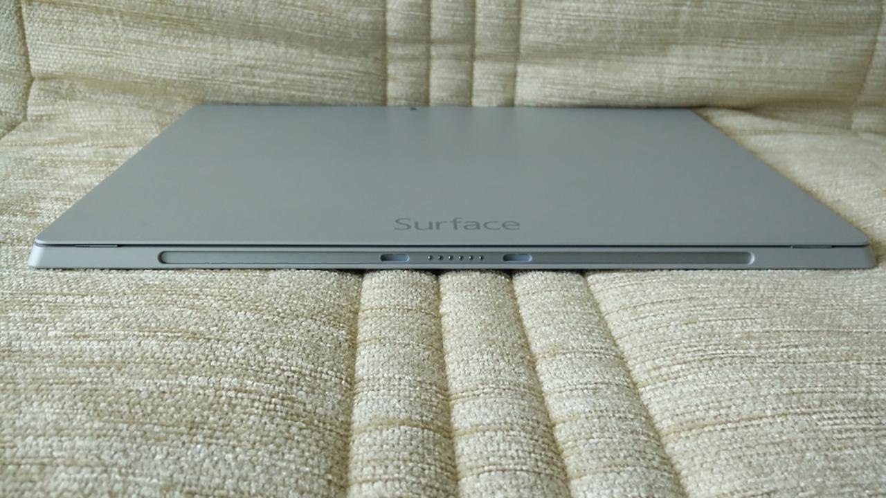 Microsoft Surface Pro 3 ด้านล่าง