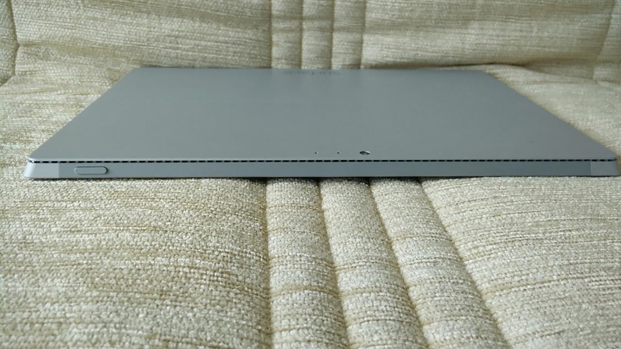 Microsoft Surface Pro 3 ด้านบน