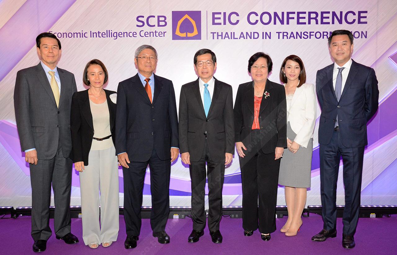 อีกมุม - ดร.วิชิต สุรพงษ์ชัย จัดสัมมนา “EIC Conference : Thailand in Transformation” เพื่อเสนอมุมมองกระตุ้นเศรษฐกิจหลังปฏิรูปประเทศ โดยมี ดร.ประสาร ไตรรัตน์วรกุล,กรรณิกา ชลิตอาภรณ์ และ ศุภลักษณ์ อัมพุช มาร่วมงานด้วย ที่โรงแรมพลาซ่า แอทธินี วันก่อน.