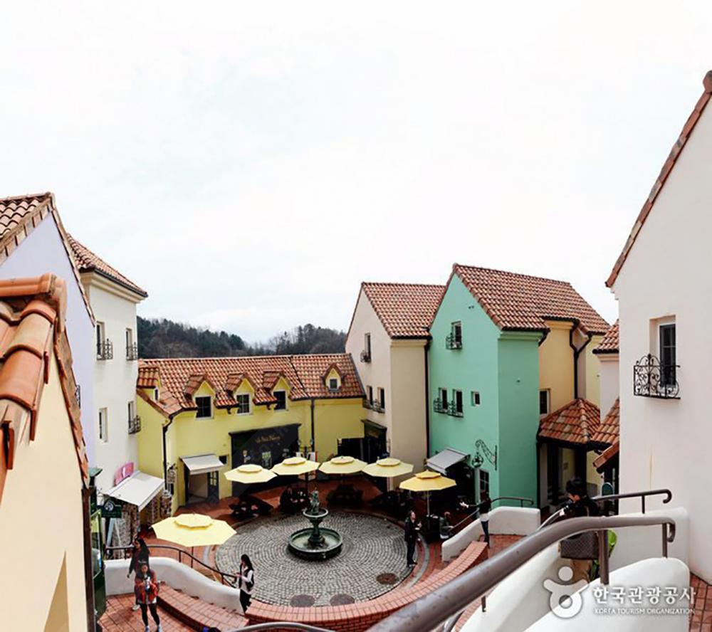มุมสวยใน Le Petite France Village