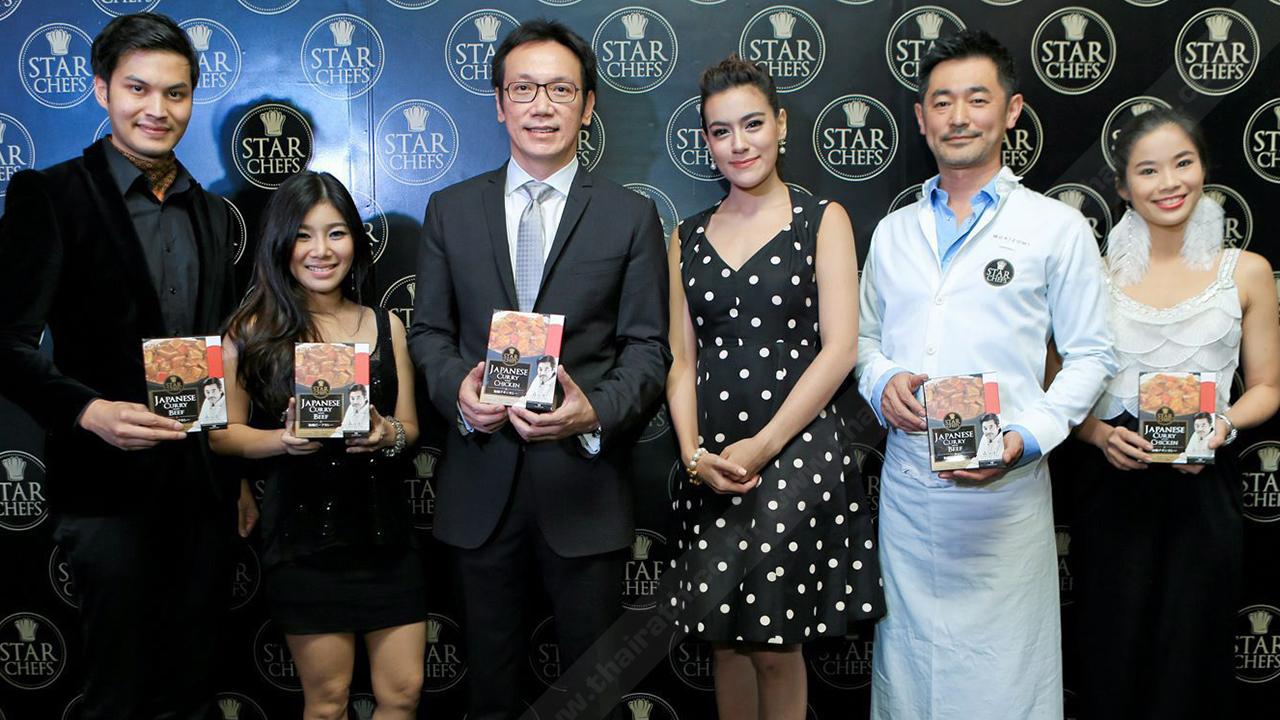 หม่ำอร่อย - ธีระ วงศ์พัฒนาสิน เปิดตัว “สตาร์เชฟ” ผลิตภัณฑ์อาหารสำเร็จรูปพร้อมรับประทานในรสชาติสุดอร่อย โดยมี ยาสุจิ โมริซุมิ เชฟระดับมิชลินสตาร์, ม.ล.รังสิธร ภาณุพันธุ์, จรสพรรณ สวัสดิวัตน์ ณ อยุธยา และ ม.ล.วราภา ชุมพล มาร่วมงานด้วย ที่สยามพารากอน วันก่อน.