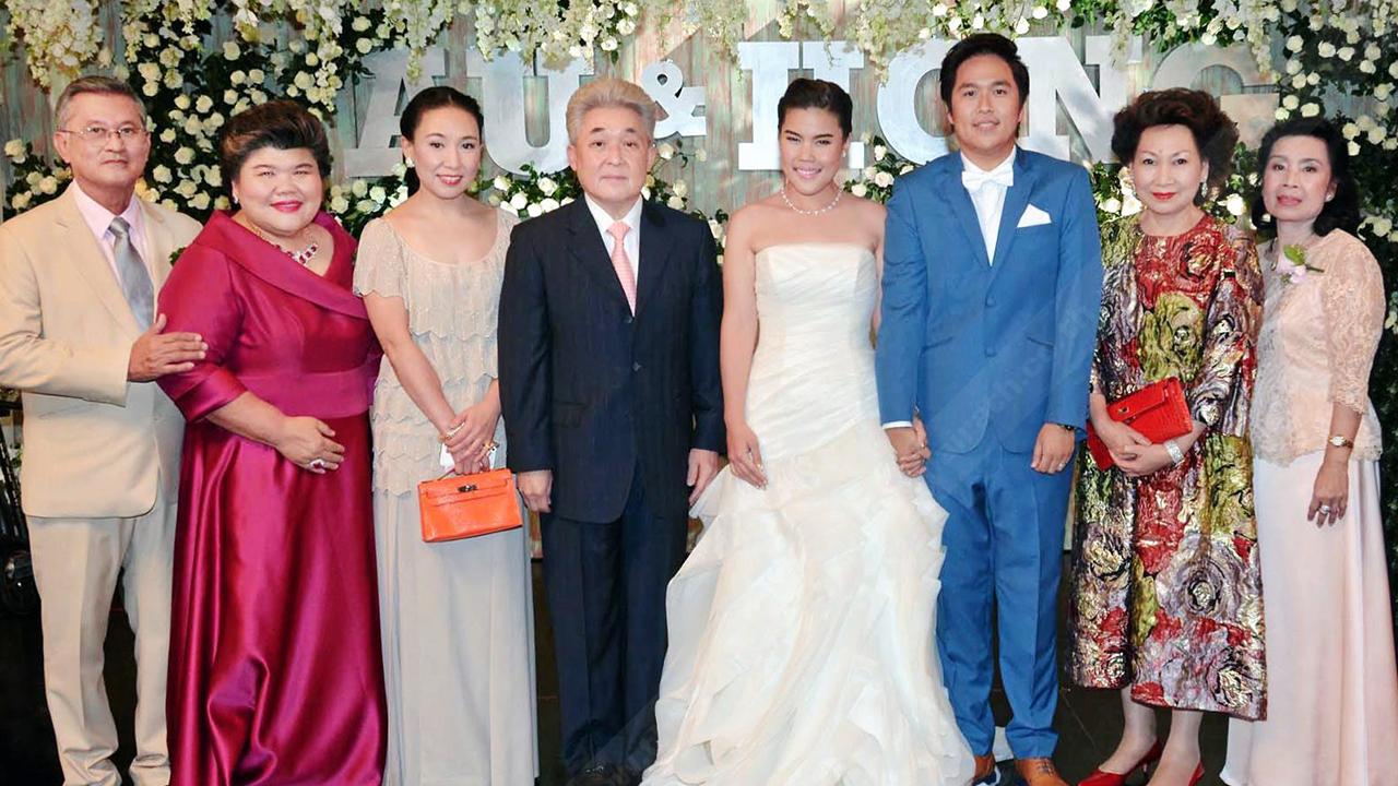 วิวาห์ชื่นมื่น - ประวิทย์ มาลีนนท์ บิ๊กบอสช่อง 3 เป็นประธานในงานวิวาห์ระหว่าง พัชนี บุตรี ณรงค์–กอบสุข จารุจินดา กับ ธัญญ์นิธิ บุตร ไพบูลย์–พลอยปภัส ฉันท์เอกสิทธิ์ โดยมี อรัญญา มาลีนนท์ และ อรอุมา มาลีนนท์ มาร่วมอวยพรด้วย ที่โรงแรมแชงกรี-ลา วันก่อน.