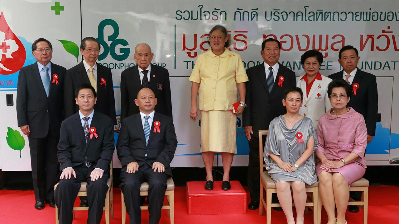 สมเด็จพระเทพรัตนราชสุดาฯ สยามบรมราชกุมารี เสด็จพระราชดำเนินไปพระราชทานเหรียญกาชาดสดุดี ชั้นที่ 1 ให้แก่ ผู้บำเพ็ญคุณความดีและผู้มีอุปการคุณต่อสภากาชาดไทย ณ โรงพยาบาลจุฬาลงกรณ์ เมื่อวันที่ 29 กันยายน.
