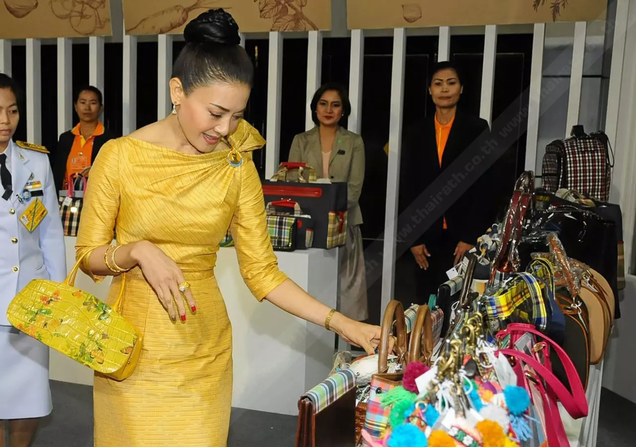 เปิดแฟ้มประวัติ ‘ท่านผู้หญิงศรีรัศมิ์ สุวะดี‘ จากพระราชวงศ์สู่สามัญชน