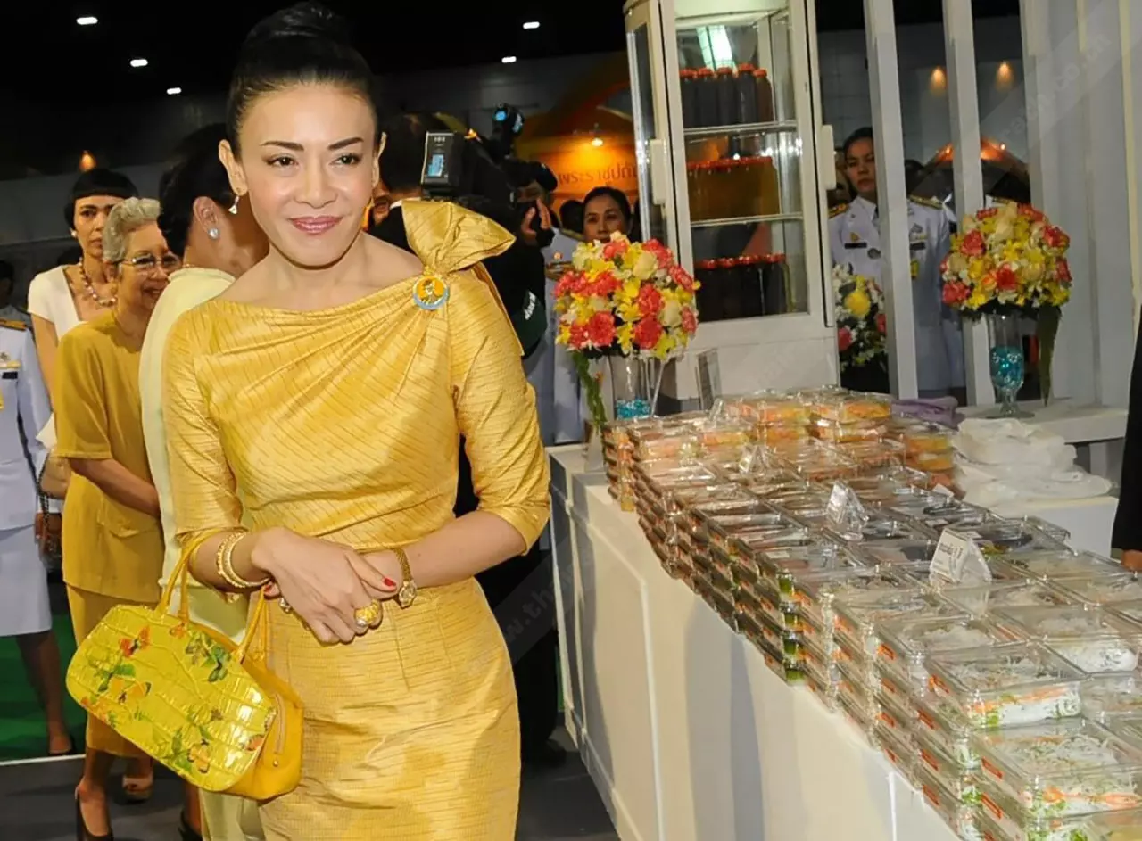 เปิดแฟ้มประวัติ ‘ท่านผู้หญิงศรีรัศมิ์ สุวะดี‘ จากพระราชวงศ์สู่สามัญชน