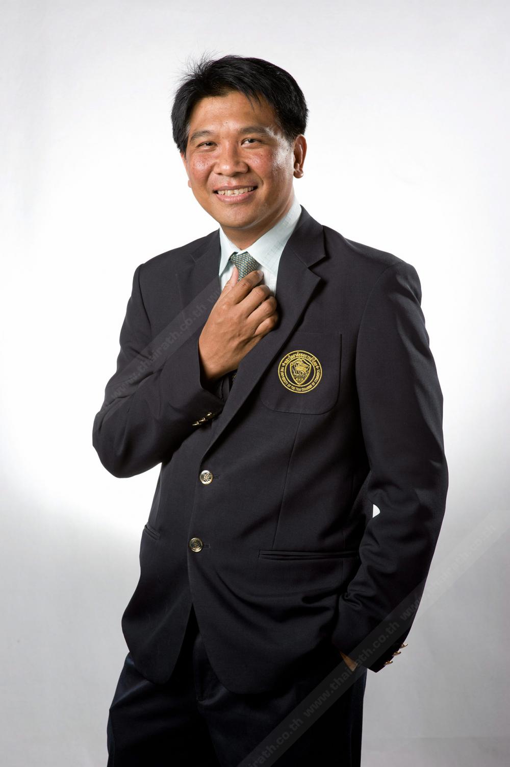 ผู้อำนวยการ ศูนย์พยากรณ์เศรษฐกิจและธุรกิจ