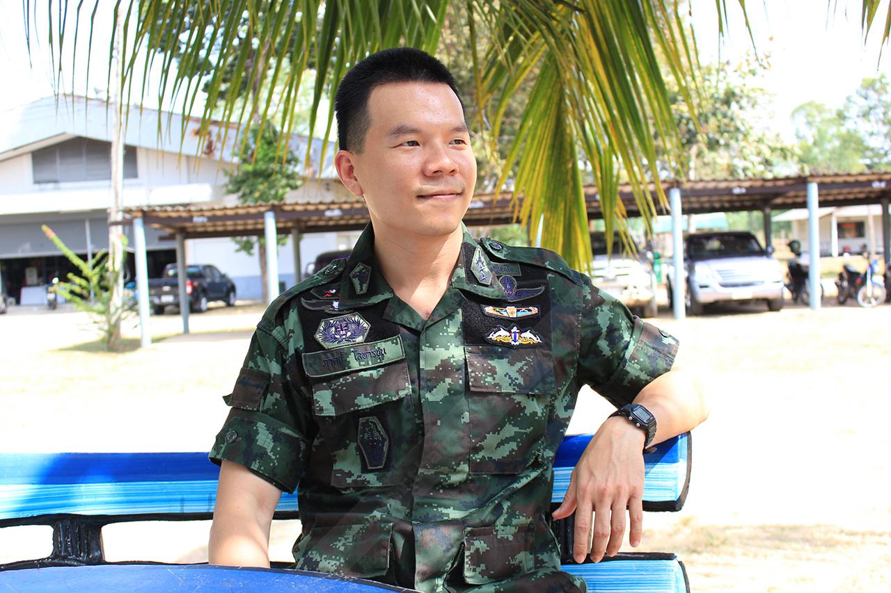 ผู้พันในอิริยาบถสบายๆ
