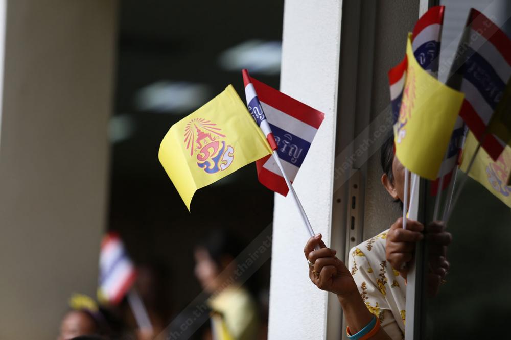 สิ่งที่ขาดไม่ได้ ธงโบกสะบัด