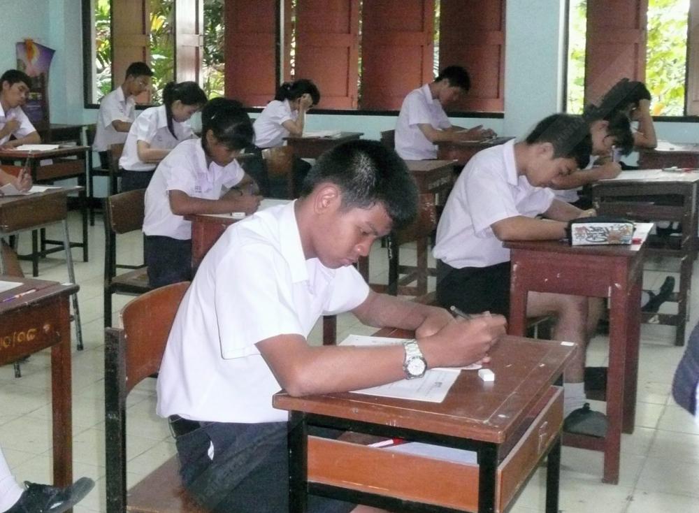 นักเรียนทำข้อสอบโอเน็ต