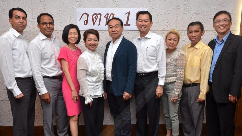 สนุกคึกคัก พล.ร.อ.ทวีวุฒิ พงศ์พิพัฒน์ และ พล.ต.ต.จตุรงค์ ภุมรินทร์ จัดงานเลี้ยงสังสรรค์เพื่อน วตท.19 กลุ่ม 7 โดยมี พล.ร.อ.อภิวัฒน์ ศรีวรรธนะ, นพ.ชัยรัตน์ ปัณฑุรอัมพร, วินท์ ภักดีจิตต์ และ คณิตดา กรรณสูต มาร่วมงานด้วย ที่ร้านเชฟแมน ซ.มหาดเล็กหลวง 2 วันก่อน.