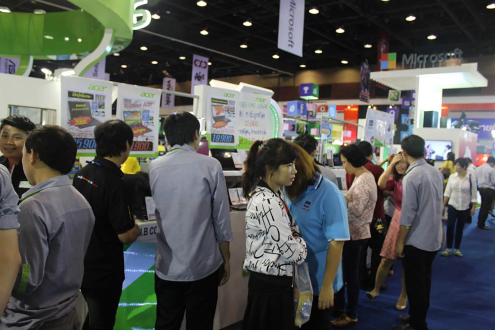 เปิดงานวันแรก ผู้คนยังดูบางตา