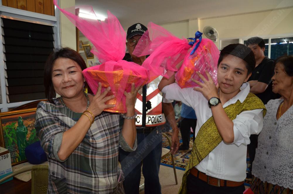 หอบสินสอดขอแต่งงาน