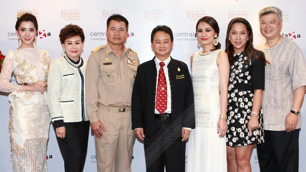 ตามไปดู สุริยะ ประสาทบัณฑิตย์ ผวจ.เชียงใหม่ เปิด Chiangmai Flora 2014 : Rose Queen of Flowers งานแสดงกุหลาบภูพิงค์ โดยมี สุพิชชญา สุรคุปต์, วรวัตร ตันตรานนท์ และ ธีระยุทธ อินต๊ะเสน มาร่วมงานด้วย ที่เซ็นทรัลพลาซา เชียงใหม่ แอร์พอร์ต วันก่อน.