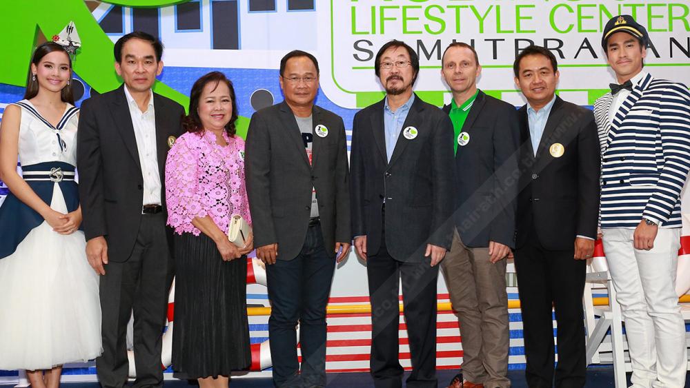 สาขาใหม่ พินิจ หาญพาณิชย์ ผวจ.สมุทรปราการ เป็นประธานเปิด “โรบินสัน ไลฟ์สไตล์เซ็นเตอร์ สมุทรปราการ” โดยมี สุทธิธรรม จิราธิวัฒน์, อลัน ทอมสัน, ธีรพล ชุนเจริญ,ณเดชน์ คูกิมิยะ และ ญาญ่า–อุรัสยา เสปอร์บันด์ มาร่วมงานด้วย ที่ จ.สมุทรปราการ วันก่อน.