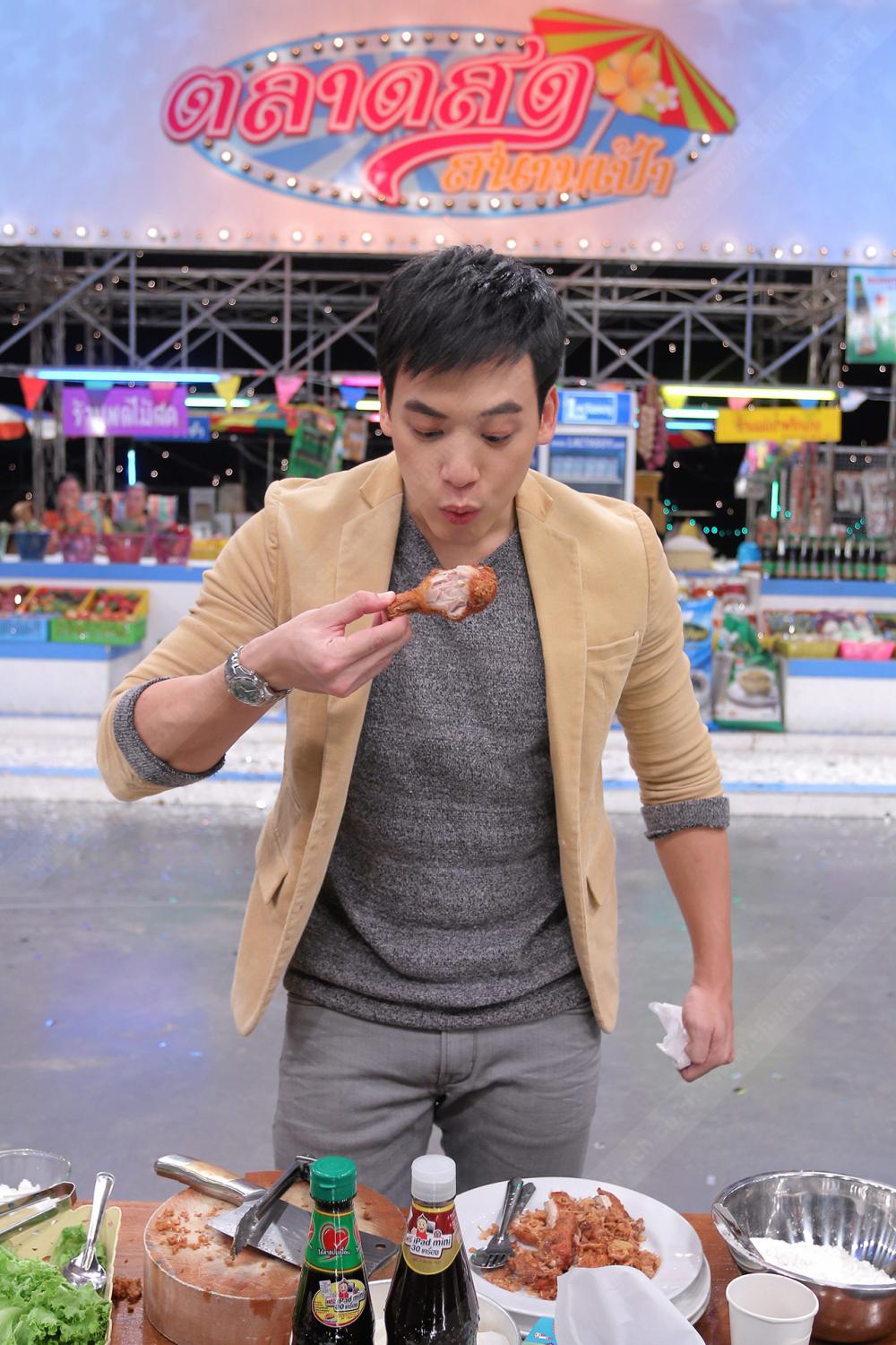 ‘‘น่ากินทั้งคนทั้งไก่”