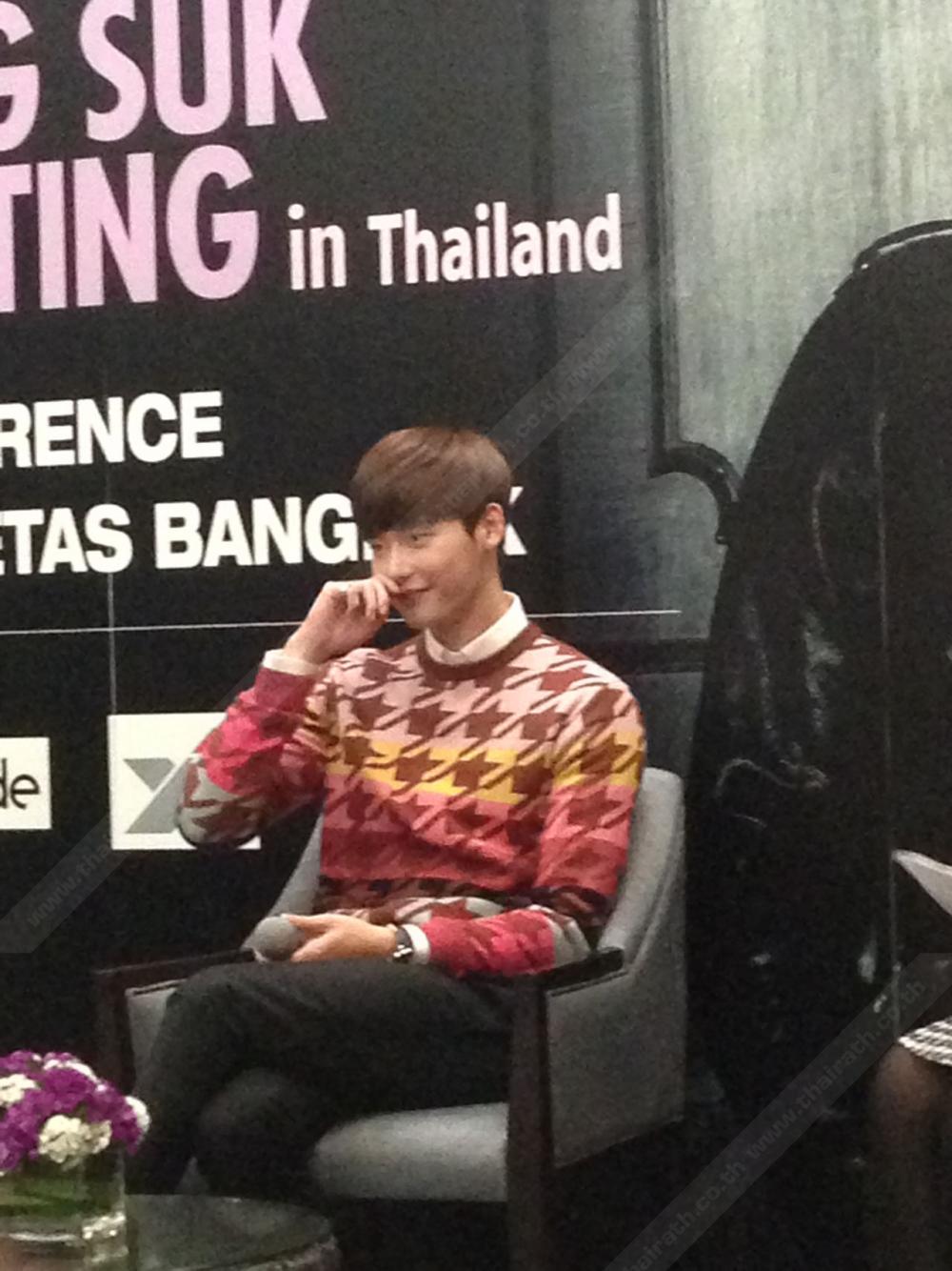 ลุคเขินๆ