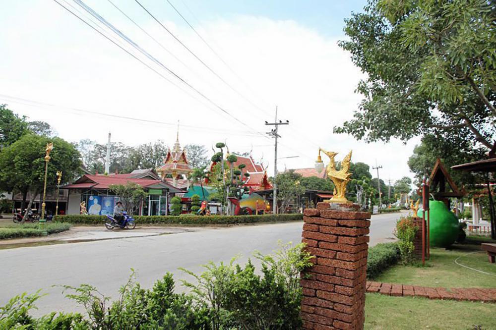 ด้านหน้าวัดทรงเสวย.