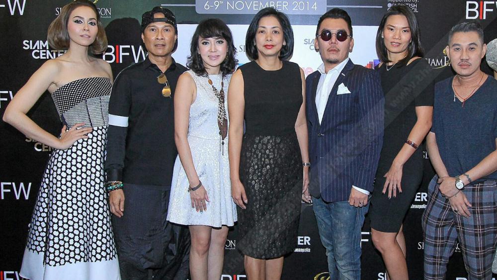 โลกแฟชั่น มยุรี ชัยพรหมประสิทธิ์ แถลงข่าวการจัดงาน “สยามพารากอน บางกอก อินเตอร์เนชั่นแนล แฟชั่น วีค 2014” ระหว่างวันที่ 6-9 พ.ย. โดยมี วันวิสาข์ โคมินทร์, อนรรฆวี ชูรัตน์, ชนะชัย จรียะธนา และ นัท มีเรีย เบเนเด็ตตี้ มาร่วมงานด้วย ที่สยามพารากอน วันก่อน.