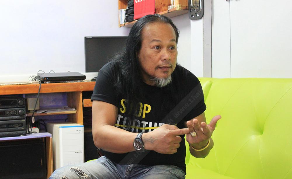 สมศักดิ์ ชื่นจิตร กำลังเล่าถึงการต่อสู้เพื่อหาความยุติธรรม