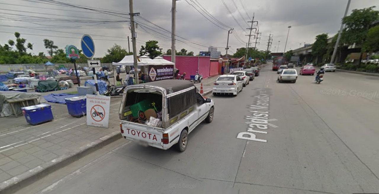 ถนนบริเวณเลียบทางด่วนรามอินทรา