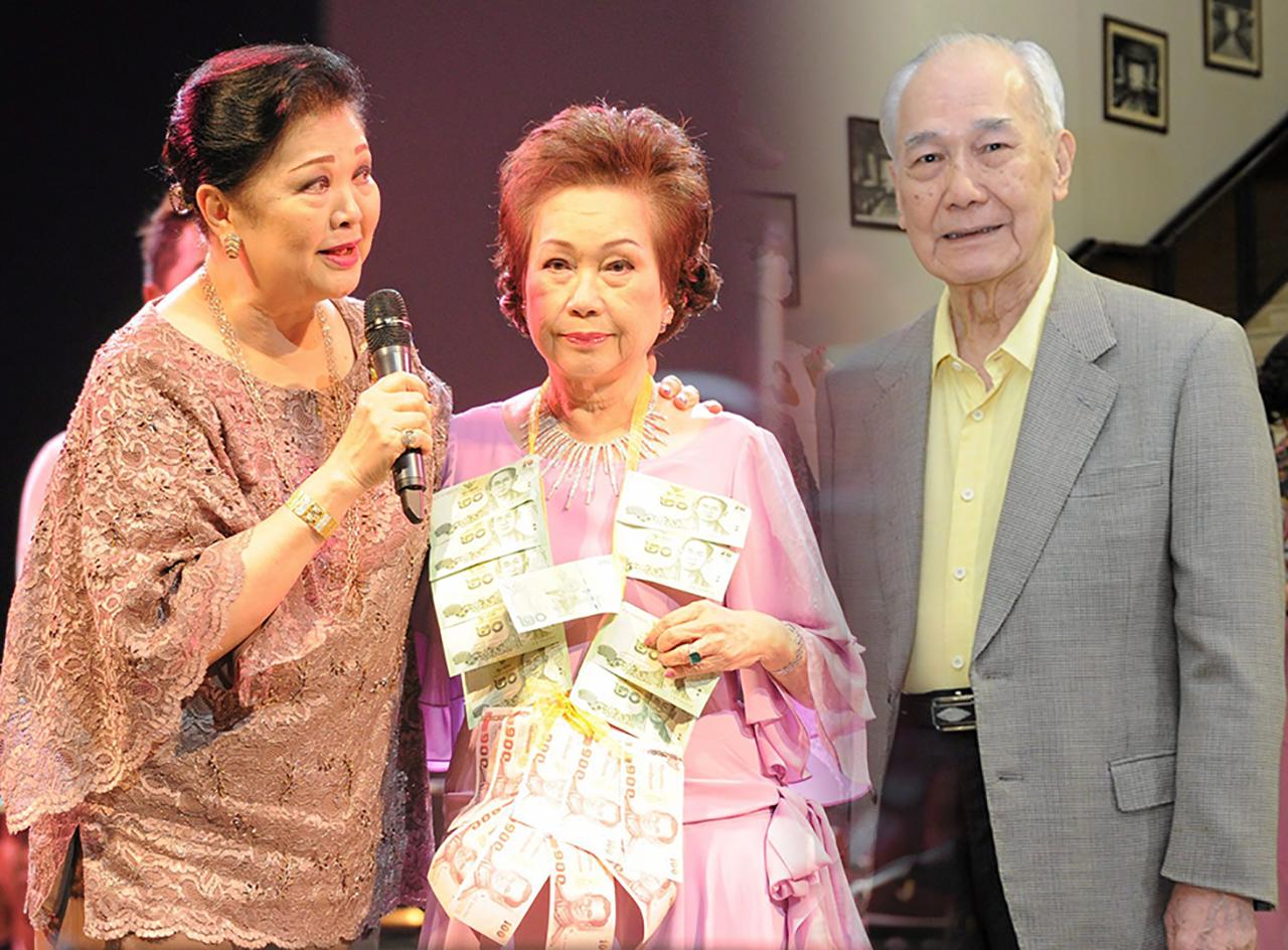 ป้าใหญ่มอบรางวัลพวงมาลัยเงินแก่เพื่อนรัก “ติ๋ม-สุภาพรรณ” ที่มาโชว์บนเวที มีอานันท์ ปันยารชุน ร่วมยินดี.