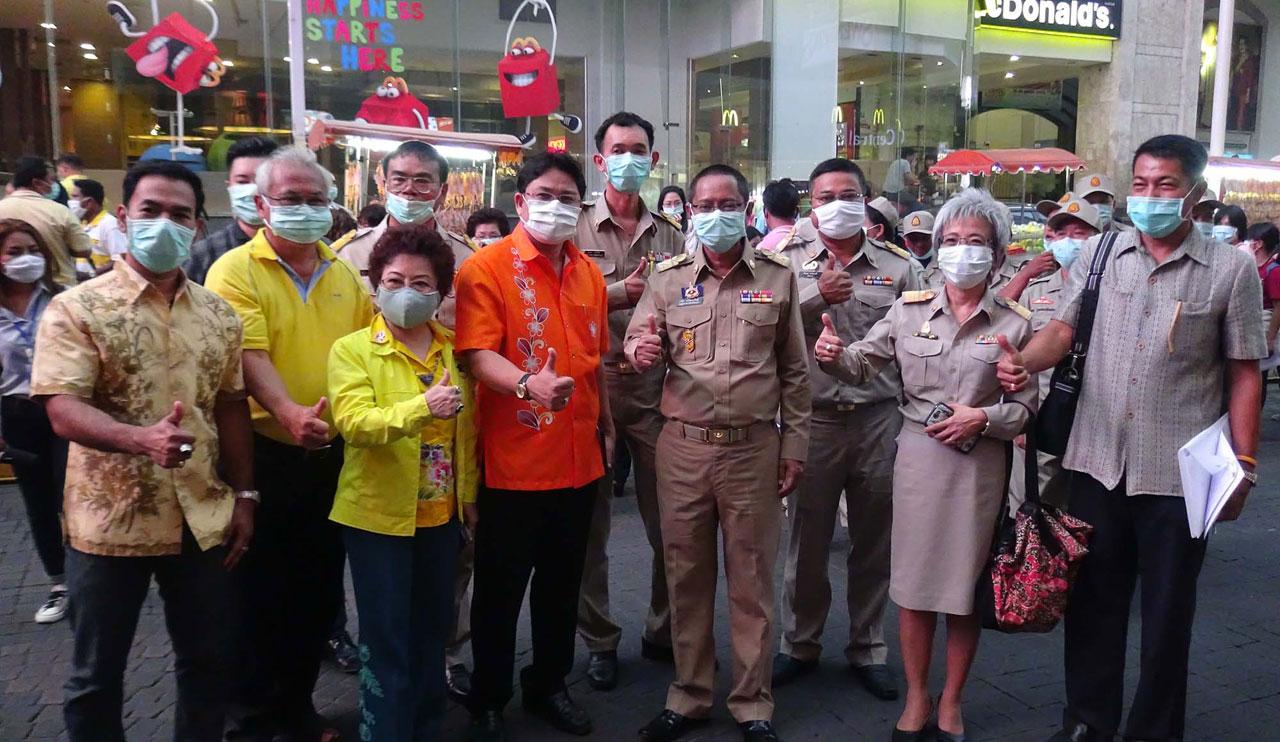 จังหวัดสงขลา นำหน้ากากอนามัยออกแจกจ่ายประชาชนและนักท่องเที่ยว เพื่อป้องกันควันไฟป่า