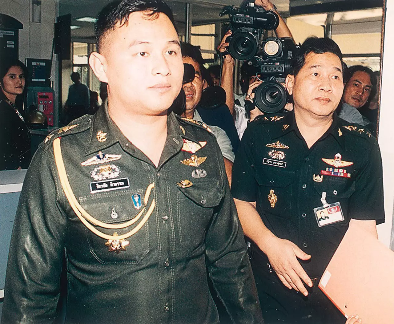 ย้อนตำนานรื้อบาร์เบียร์ วิบากกรรมของ 'เฮียชูวิทย์'