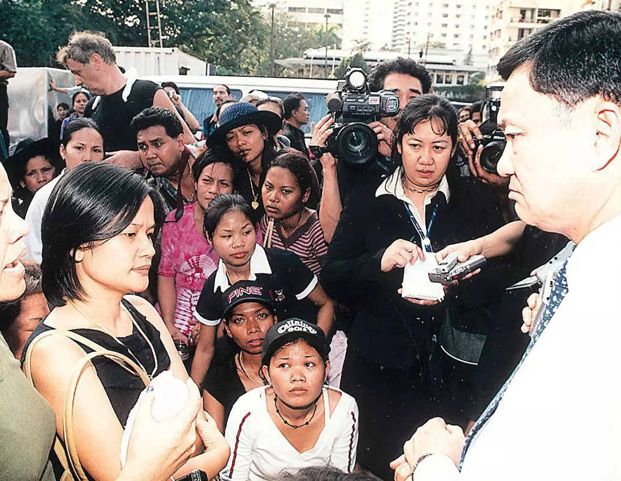 ย้อนตำนานรื้อบาร์เบียร์ วิบากกรรมของ 'เฮียชูวิทย์'