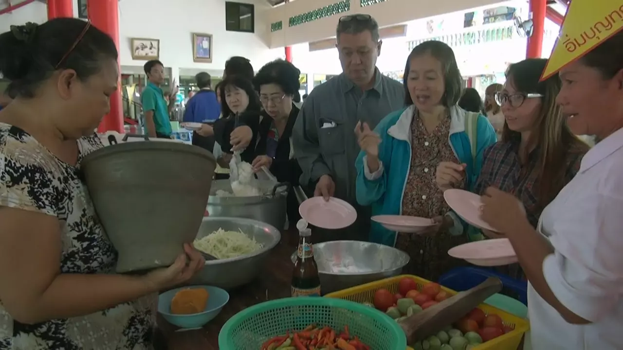 โรงเจอุดรฯคึกคักจัดเมนู 'ส้มตำเจ' ให้กินฟรี 3 มื้อ