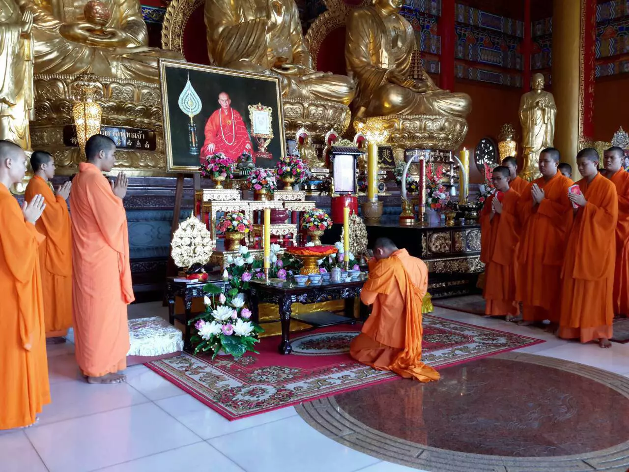 ประชาชนแห่ไว้อาลัย-สวดสุขาวดีสูตร แด่ 'พระคณาจารย์ฯ' ที่วัดเล่งเน่ยยี่ 2