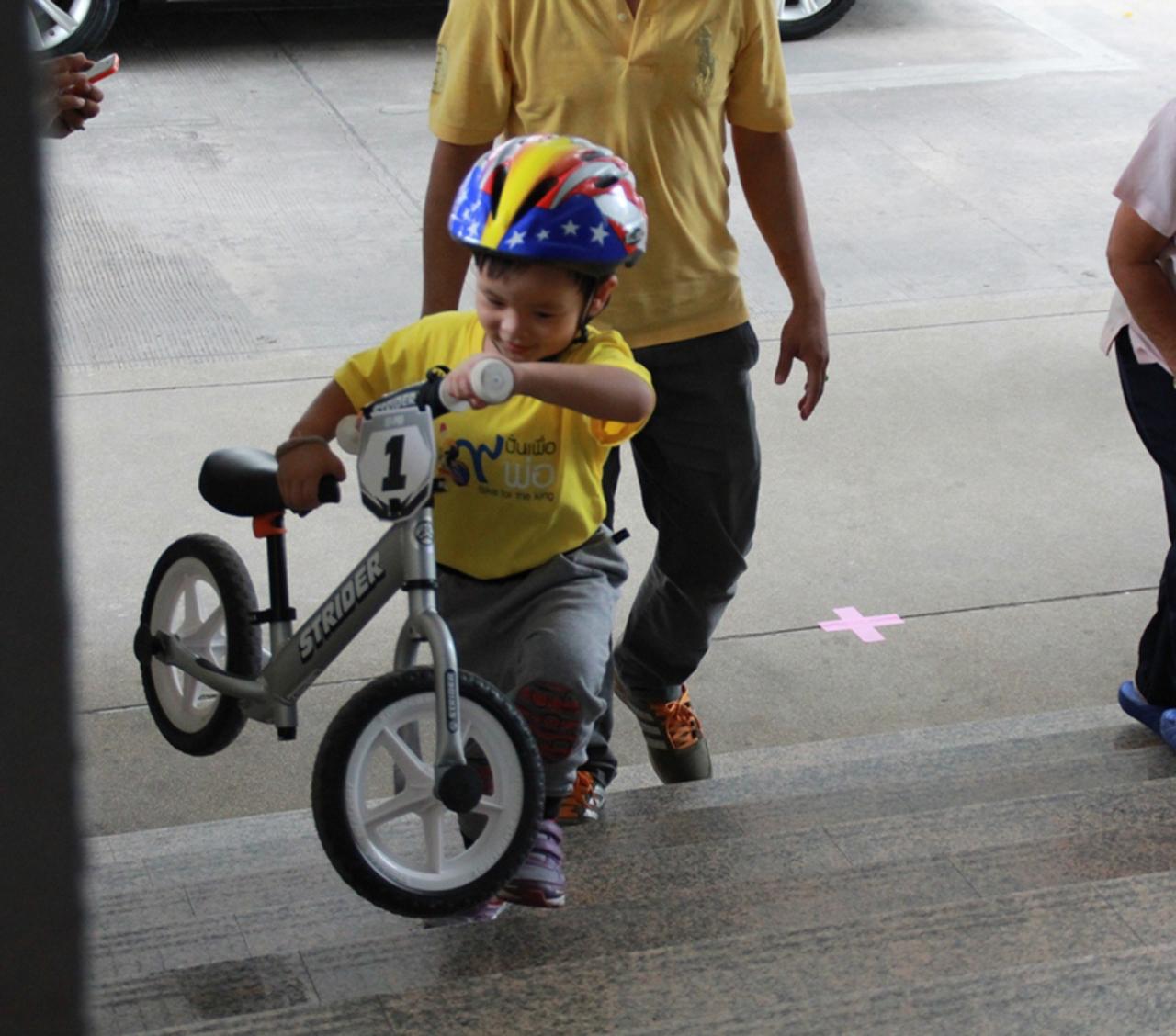 น้องซานต้า ห้ิ้วจักรยานมาร่วมลงทะเบียนด้วย