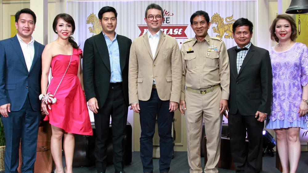 อย่าพลาด ธีระยุทธ จิราธิวัฒน์ และ ปิติ ภิรมย์ภักดี แถลงข่าวการจัดงาน “เดอะ เฮอริเทจ หัวหิน ประจำปี 2558” ที่หัวหิน ระหว่าง 18-20 ธ.ค. เพื่อนำรายได้หลังหักค่าใช้จ่ายมอบให้มูลนิธิชัยพัฒนา โดยมี ทรงศักดิ์ พงษ์ประเสริฐ และ มนตรี ชูภู่ มาร่วมงานด้วย ที่สถานีรถไฟหัวลำโพง วันก่อน.