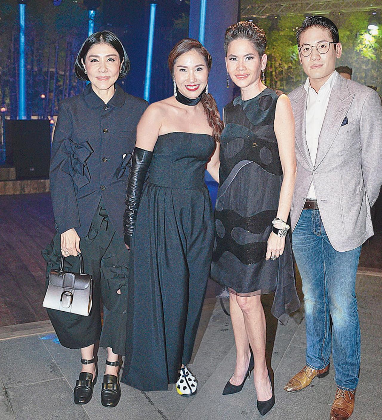 สิริโสภา จุลเสวก (2 จากซ้าย) จีเอ็มคริสเตียน ดิออร์ (ประเทศไทย) ต้อนรับ มณฑ์ลัชชา สกุลไทย,ม.ล.ปิยาภัสร์ ภิรมย์ภักดี และ ณัยณพ ลูกชาย.