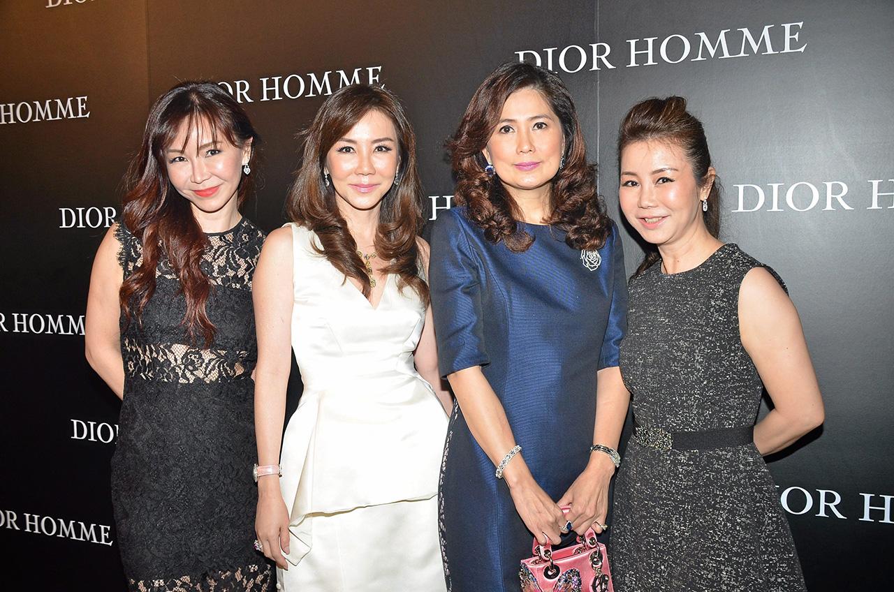 แฟนคลับดิออร์ อัญญ์ฑีรา บูรพชัยศรี, ขวัญใจ เจียรวนนท์, จุฑามาศ เบญจรงคกุล, พิมพ์ใจ บูรพชัยศรี.