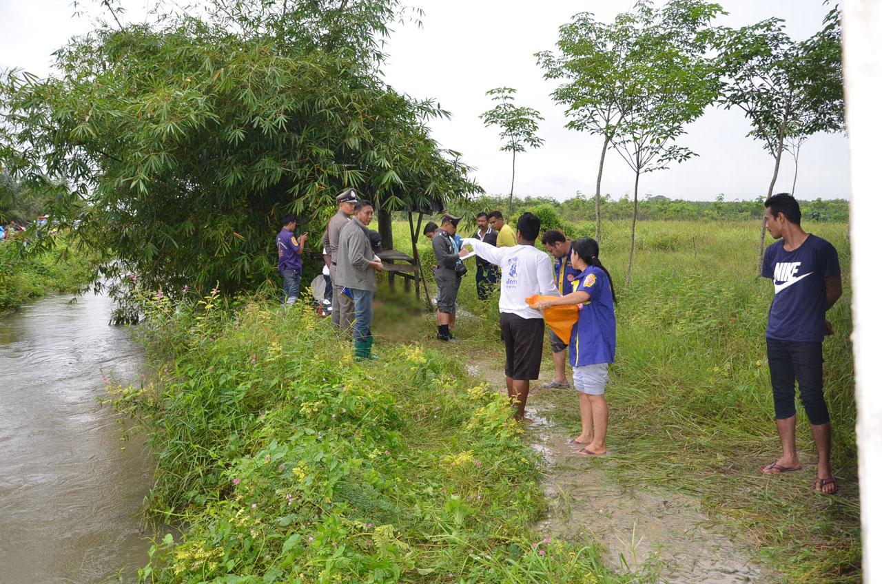 ตำรวจตรวจสอบสถานที่เกิดเหตุ