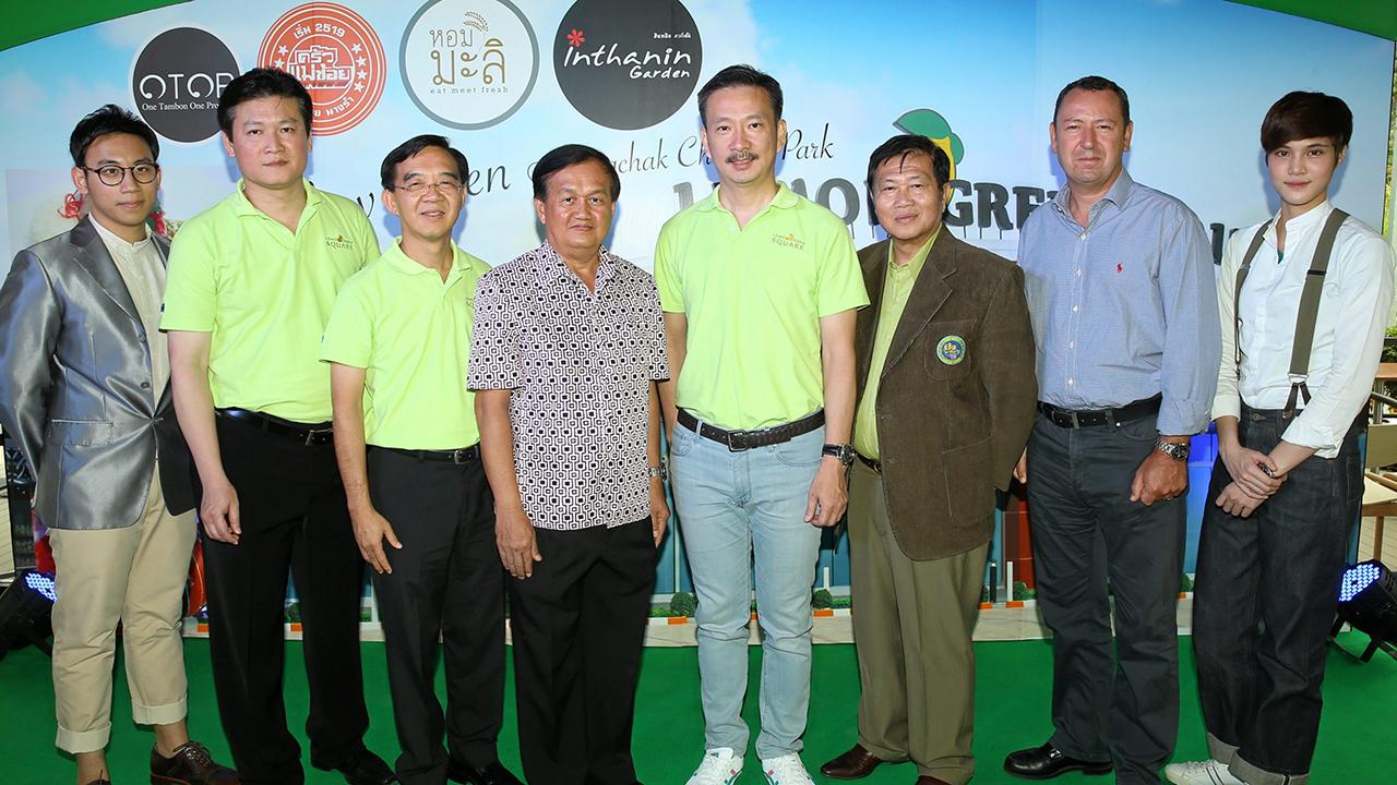 เชิญครับ - ชัยวัฒน์ โควาวิสารัช เปิด “Lemon Green Square : All-In-One Bangchak Food Station” สถานีบริการน้ำมันพร้อมร้านอาหารและเครื่องดื่ม โดยมี มณเฑียร ทองนิตย์ และ พงศ์ชัย ชัยจิรวัฒน์ มาร่วมงานด้วย ที่สถานีบริการน้ำมันบางจาก ชะอำปาร์ค จ.เพชรบุรี วันก่อน.
