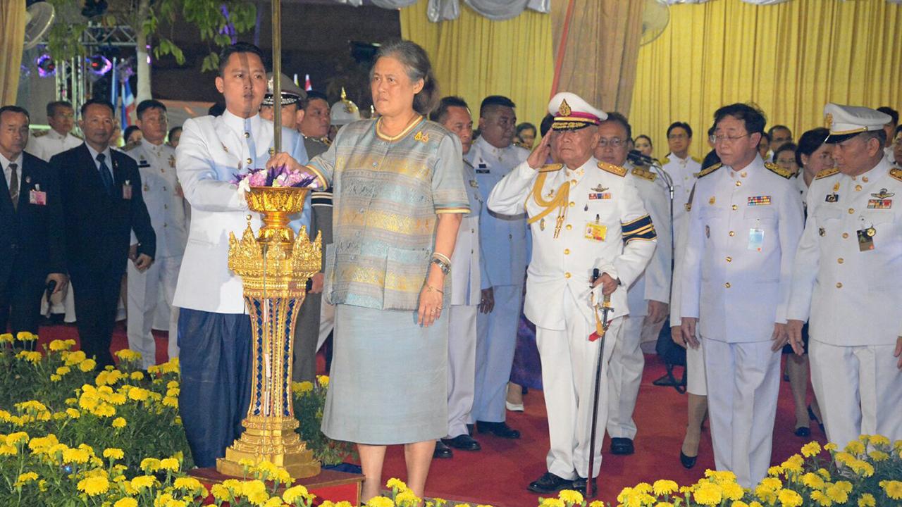 สมเด็จพระเทพรัตนราชสุดาฯ สยามบรมราชกุมารี เสด็จพระราชดำเนินแทนพระองค์ทรงประกอบพิธี เปิดสะพานมหาเจษฎาบดินทรานุสรณ์ ณ พลับพลาพิธีบริเวณสวนสาธารณะ สะพานมหาเจษฎาบดินทรานุสรณ์ จังหวัดนนทบุรี วันก่อน.
