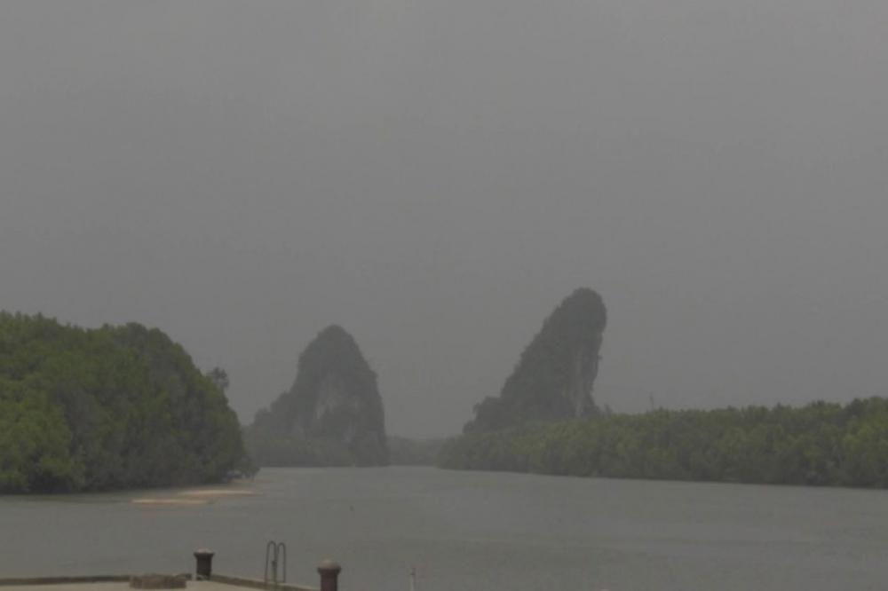 สภาพหมอกควันปกคลุมเมืองสร้างปัญหาให้กับการใช้ชีวิตประจำวันของประชาชน