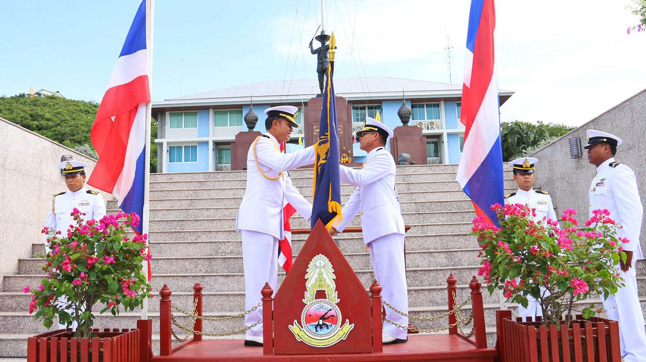 พิธีส่งมอบหน้าที่ และมอบธงสายการบังคับบัญชา