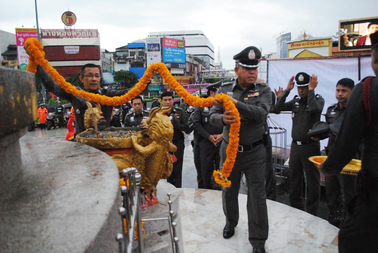 ตำรวจ บก.น.8 ทำพิธีสักการะพระเจ้ากรุงธนบุรี