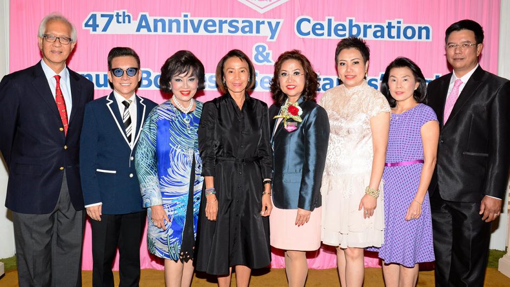 สี่สิบเจ็ดปี - ปวันรัตน์ อมรสิทธิวัฒน์ จัดงานครบ 47 ปี สมาคมเลขานุการสตรีและนักบริหารจัดการ พร้อมเชิญ ศุภลักษณ์ อัมพุช มาปาฐกถาเรื่อง “เทคนิคการบริหารผู้ใต้บังคับบัญชาอย่างมีประสิทธิภาพ” โดยมี ดร.สมศักดิ์ ชลาชล มาร่วมงานด้วย ที่โรงแรมดุสิตธานี วันก่อน.
