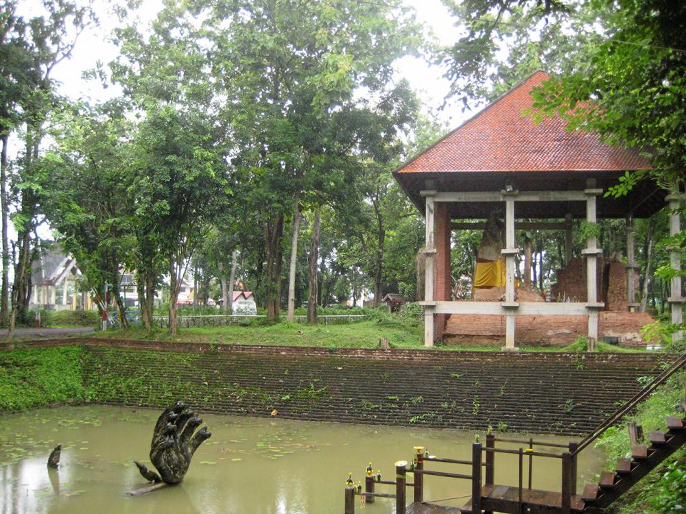 สระนาคมุจลินทร์ในวัดพระธาตุบังพวน.