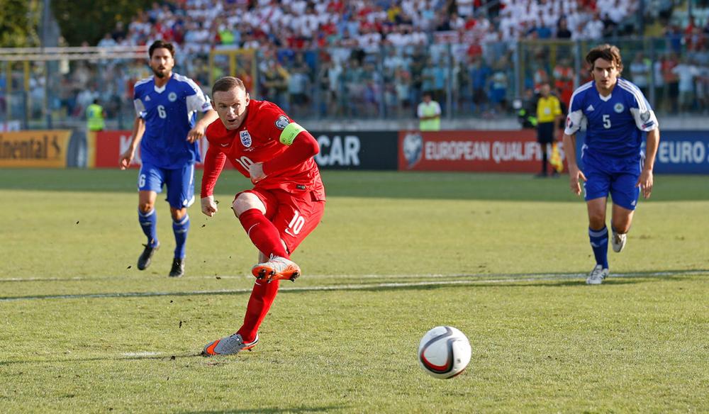 รูนีย์ ยิงจุดโทษให้อังกฤษขึ้นนำ 1-0