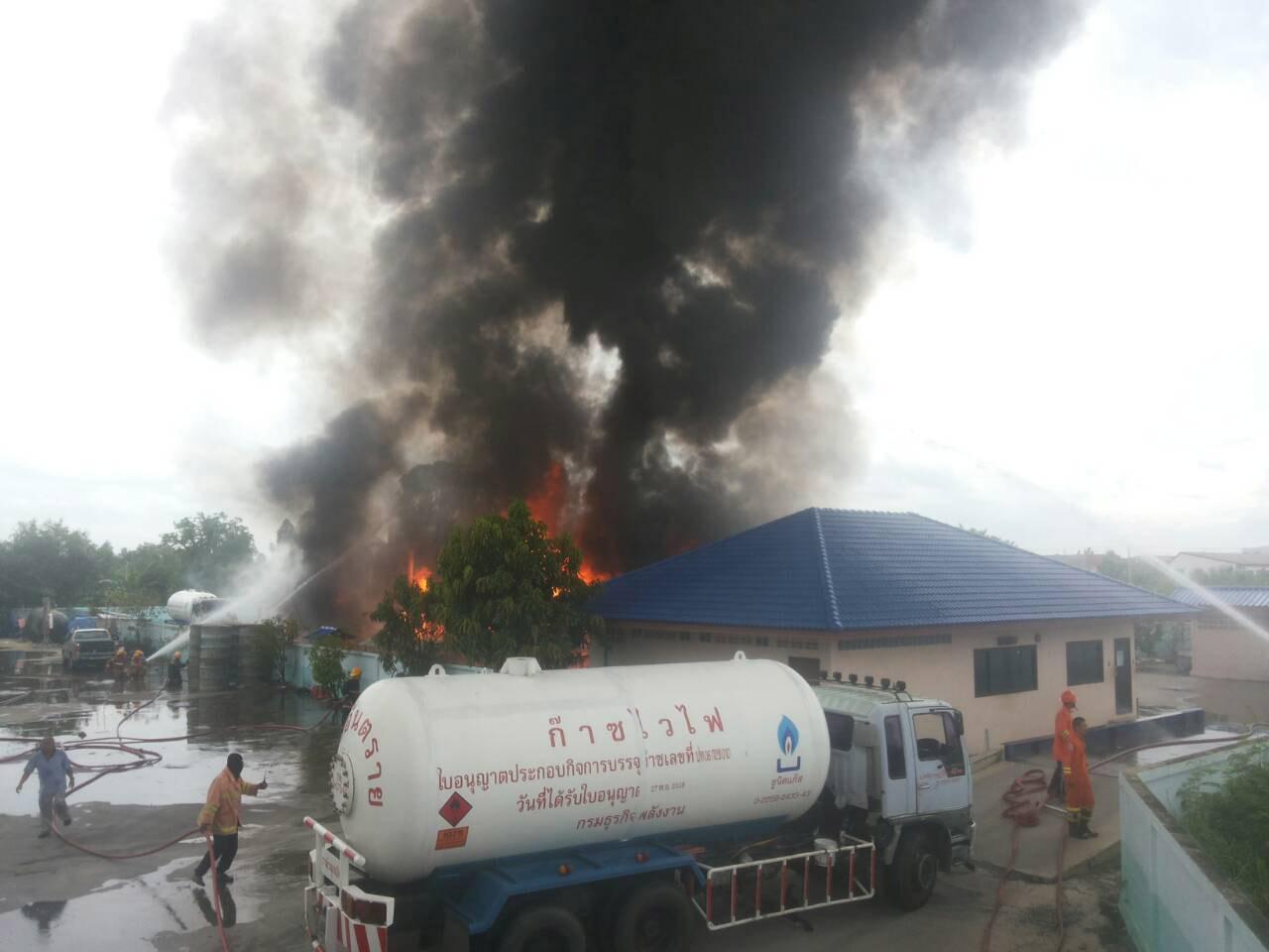 ไฟไหม้โรงงานบรรจุแก๊ส LPG ย่านหทัยราษฎร์ ปทุมธานี แถมมีเสียงระเบิดสนั่น
