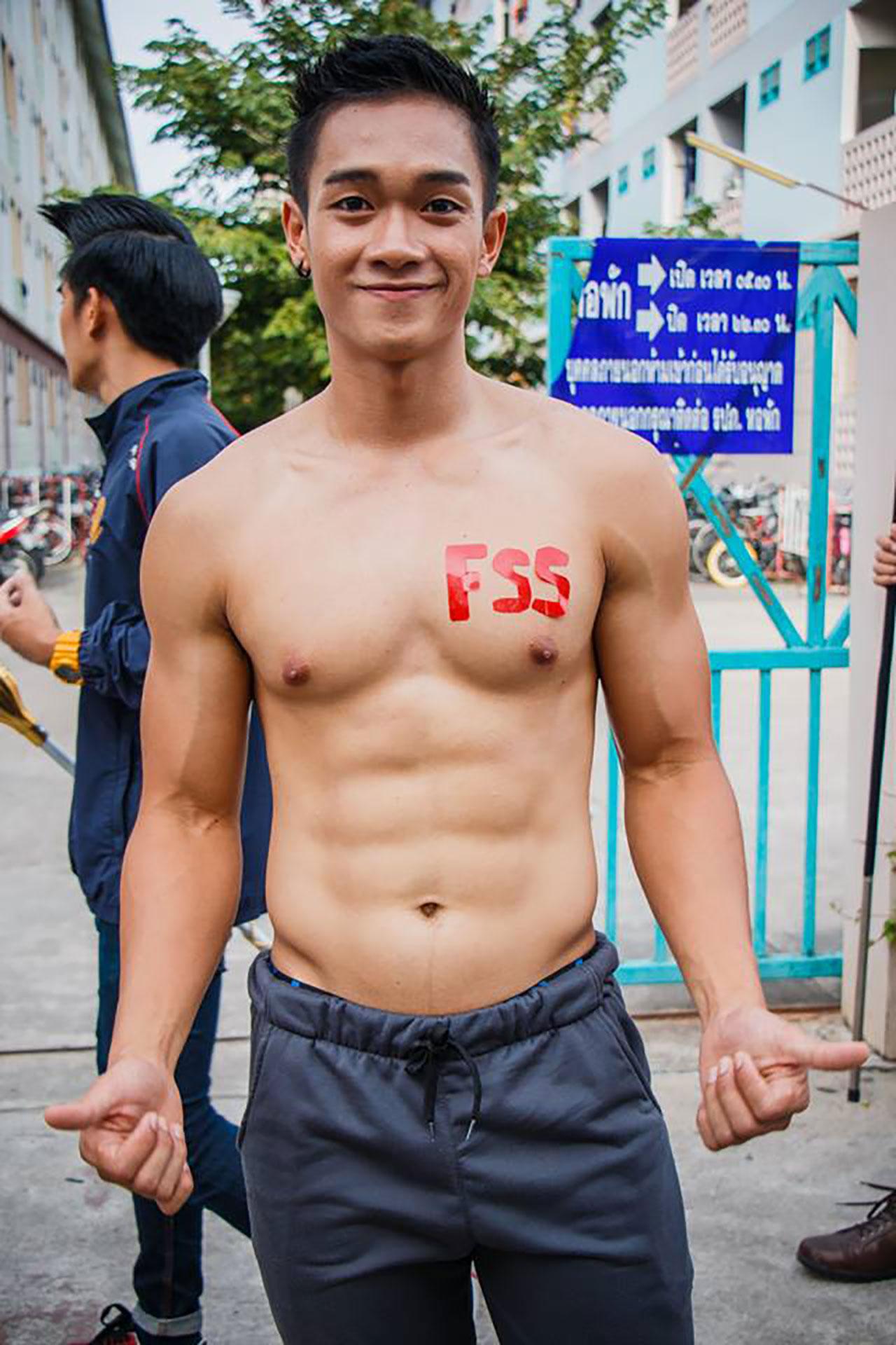ซิกซ์แพ็กมาเต็ม