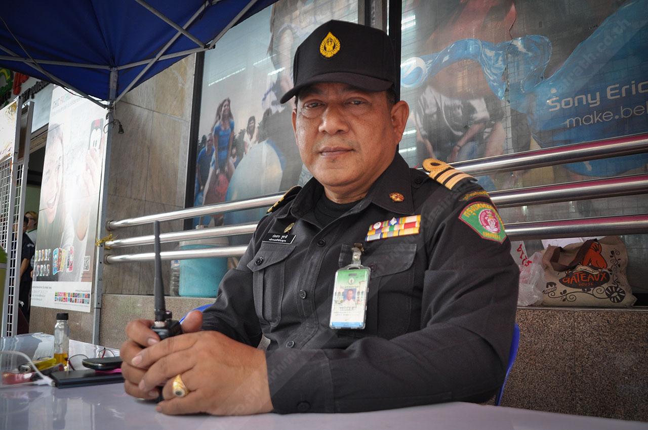 นายประสาร ชูชาติ เจ้าหน้าที่เทศกิจหัวหน้าชุดจุดเฝ้าระวังถนนเสือป่า