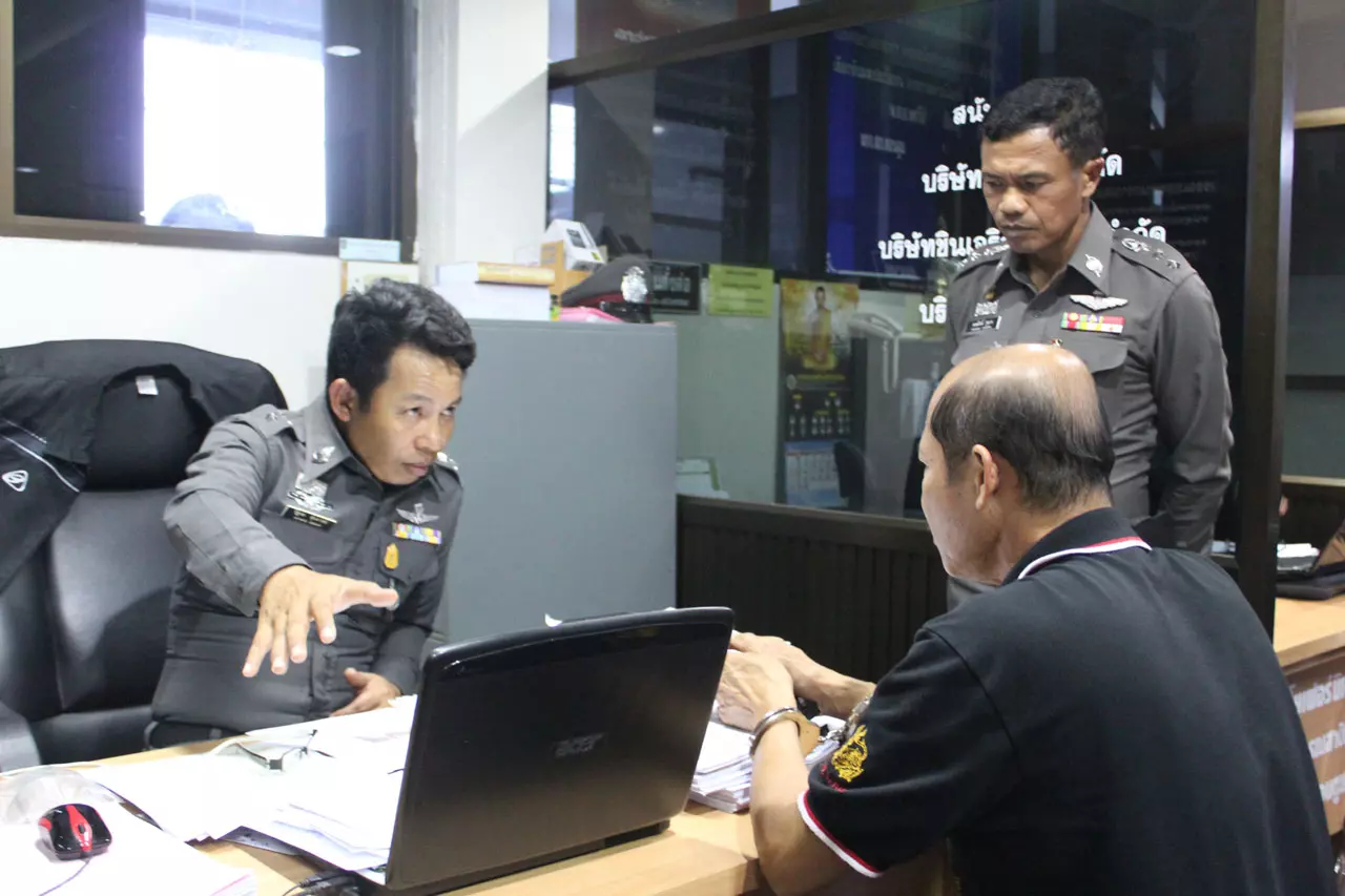 อส.ฟิวส์ขาด! ยิงดับปลัด อ.ดอนตูม ฉุนถูกโยนจักรยานลงจากชั้น 2