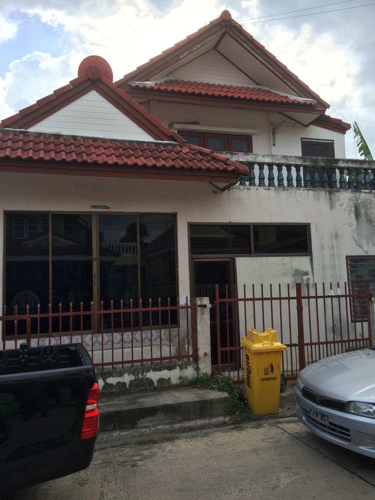 บ้านสงสัยโยงบึม ซ.ราษฎร์อุทิศ 34 พบสารเคมี 7 ถัง