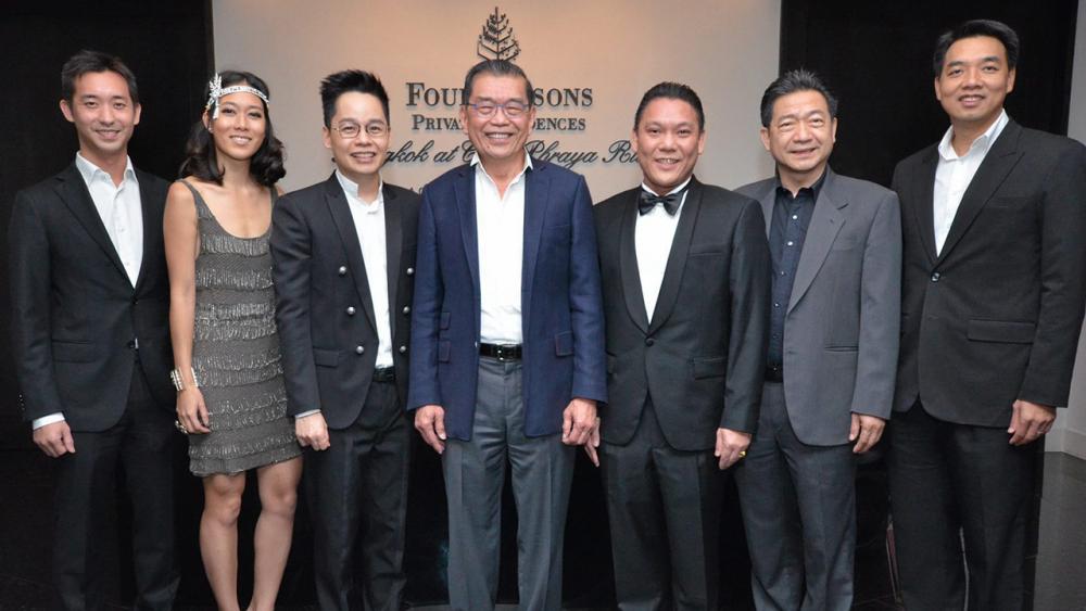 สุดยอด เบน เตชะอุบล และ สมชาย บุลสุข จัดงาน “Gatsby Night เอ็กซ์คลูซีฟดินเนอร์ ริมน้ำ” โชว์สุดยอดนวัตกรรมมหกรรมฝีมือคนไทย โดยมี สุริยน ศรีอรทัยกุล, ดร.ชาญกฤช เดชวิทักษ์ และ ดร.ชิต เหล่าวัฒนา มาร่วมงานด้วย ที่โฟร์ซีซั่นส์ ไพรเวท เรสซิเด้นซ์ วันก่อน.
